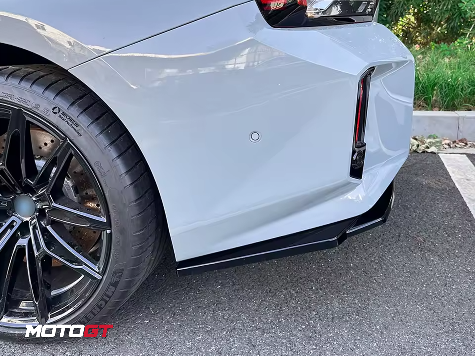 فاصل المصد الخلفي لسيارة بي إم دبليو — 3